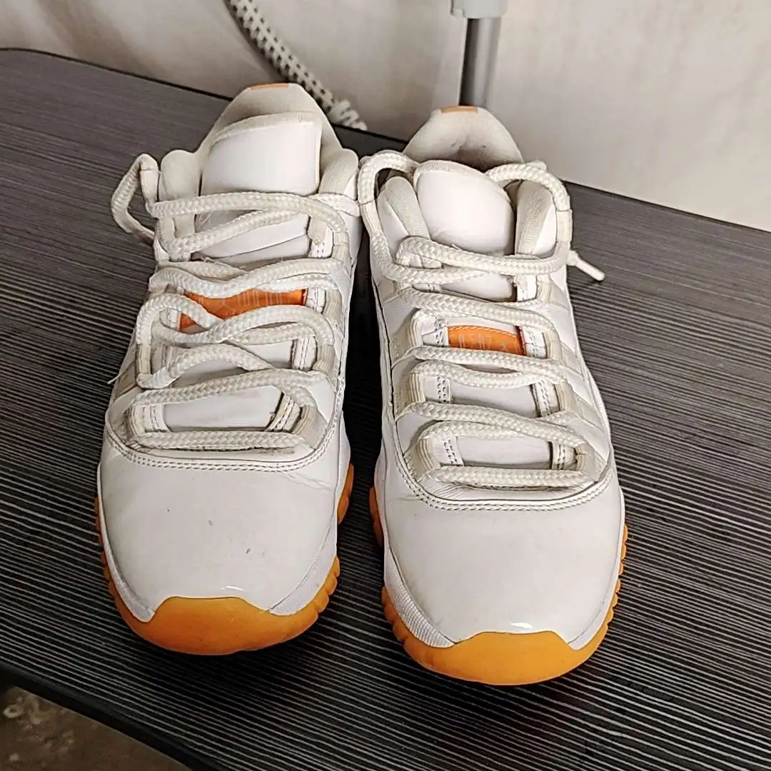 How to Spot Fake：Air Jordan 11 White and Orange - POIZON