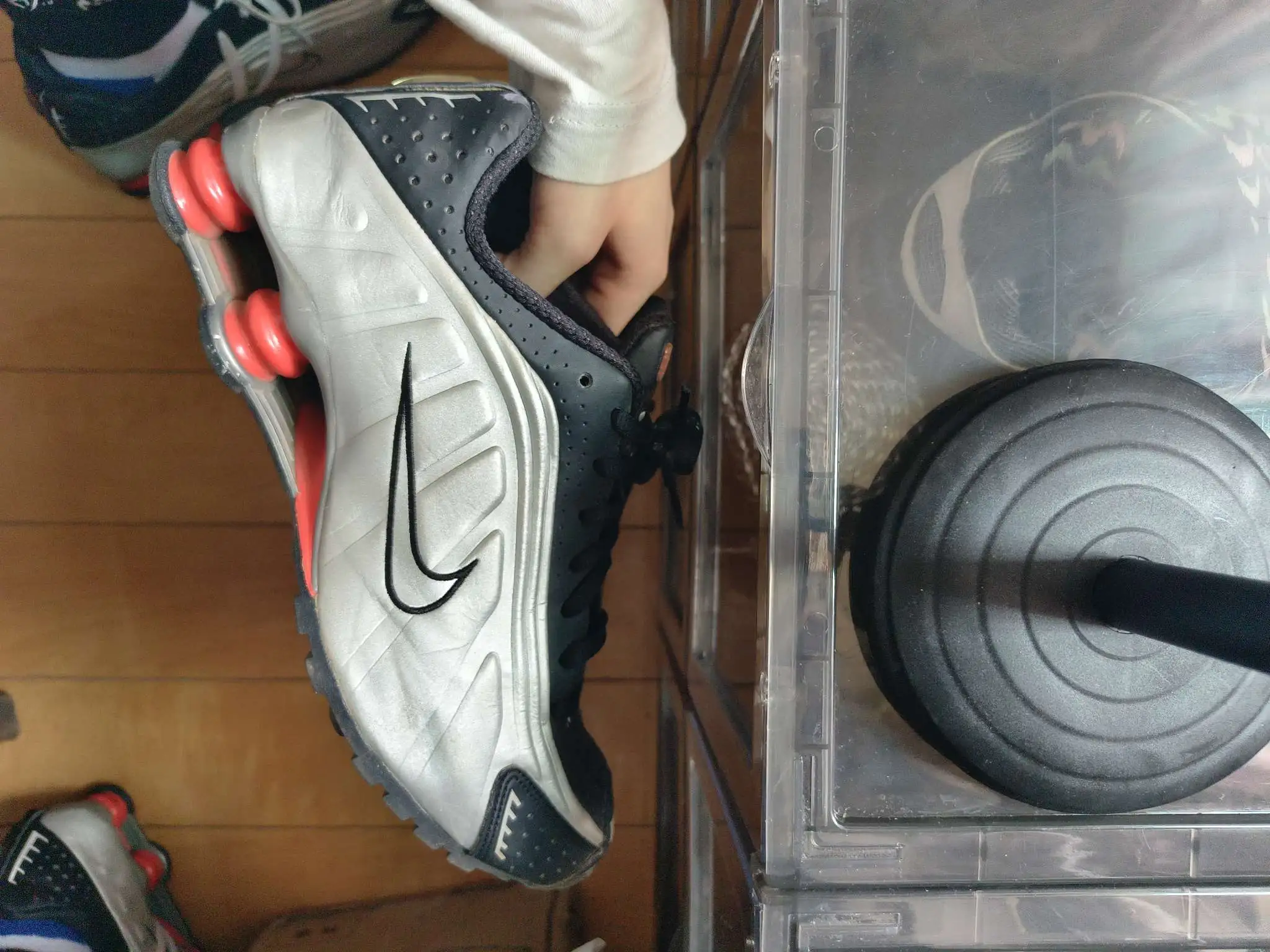 Nike Shox R4 Black Authenticity Check：Expert Guide (2025) - POIZON