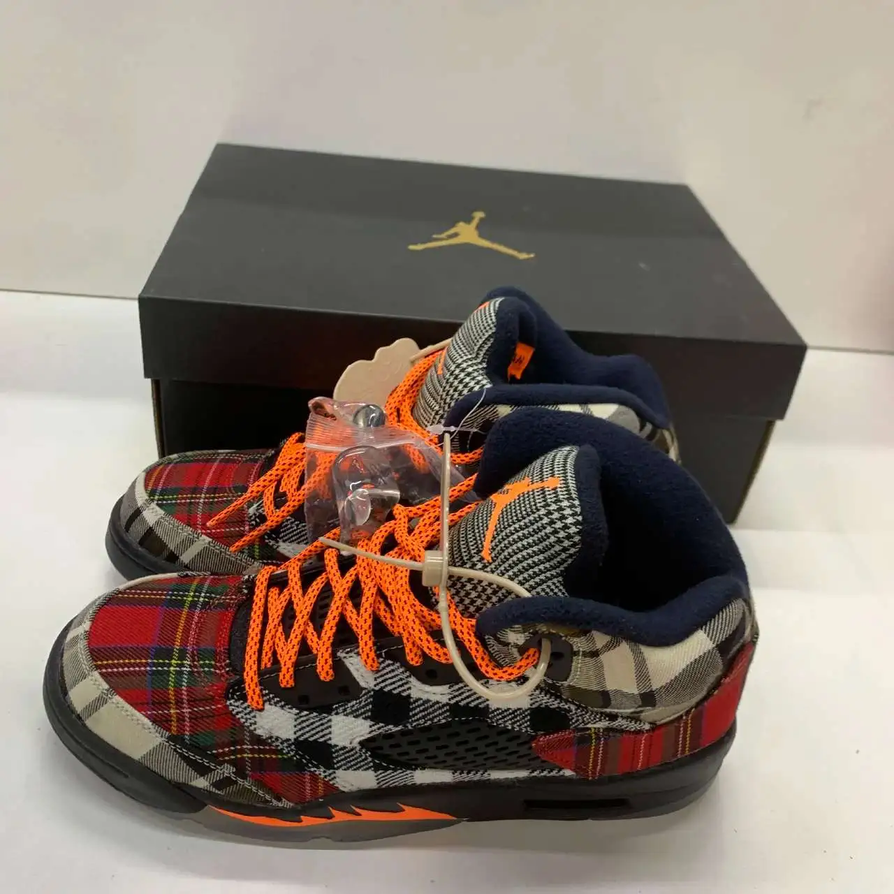 POIZONでJordan AJ5の真贋を徹底見抜く指南: AppearanceとLabelで徹底 