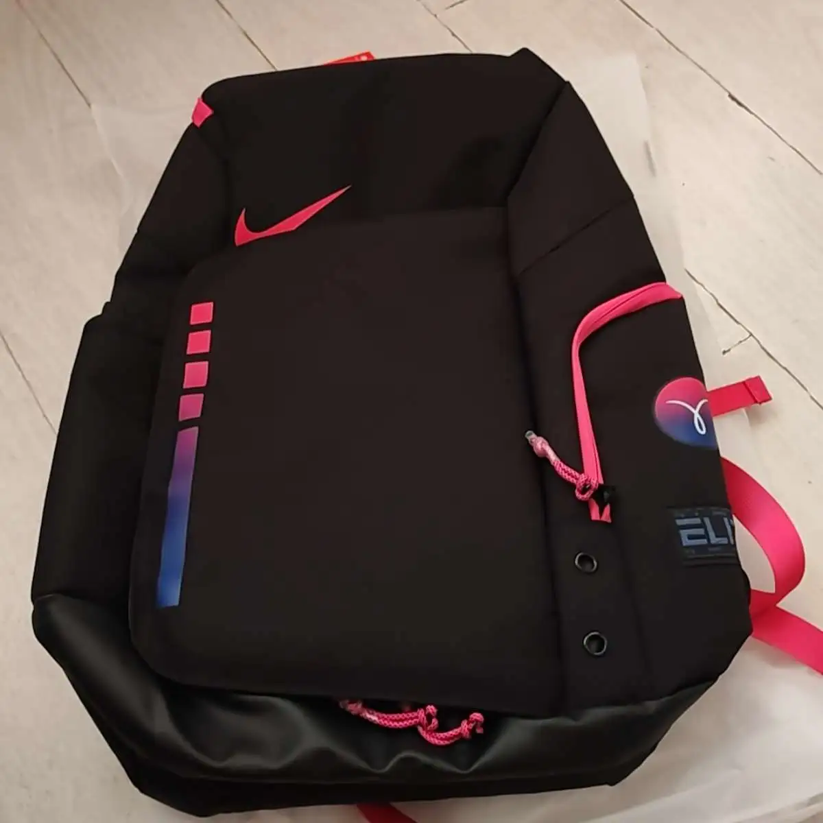 Nike Pink Elite BackpackAuthentic vs Fake Guide - POIZON Nike Pink Elite BackpackAuthentic vs Fake Guide - POIZON