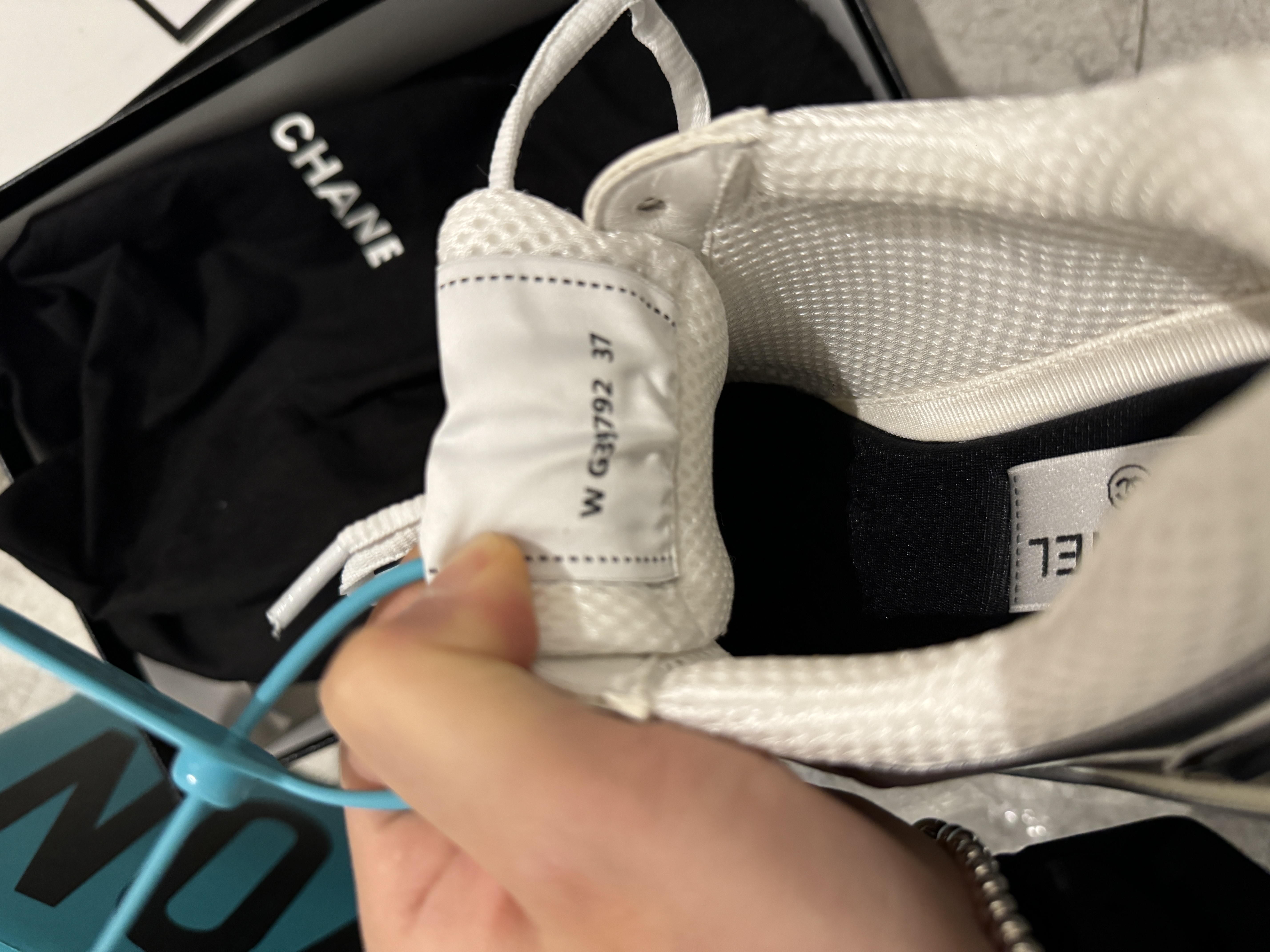 Silver and White Chanel Sneakers：How to Spot Fakes (2025) - POIZON