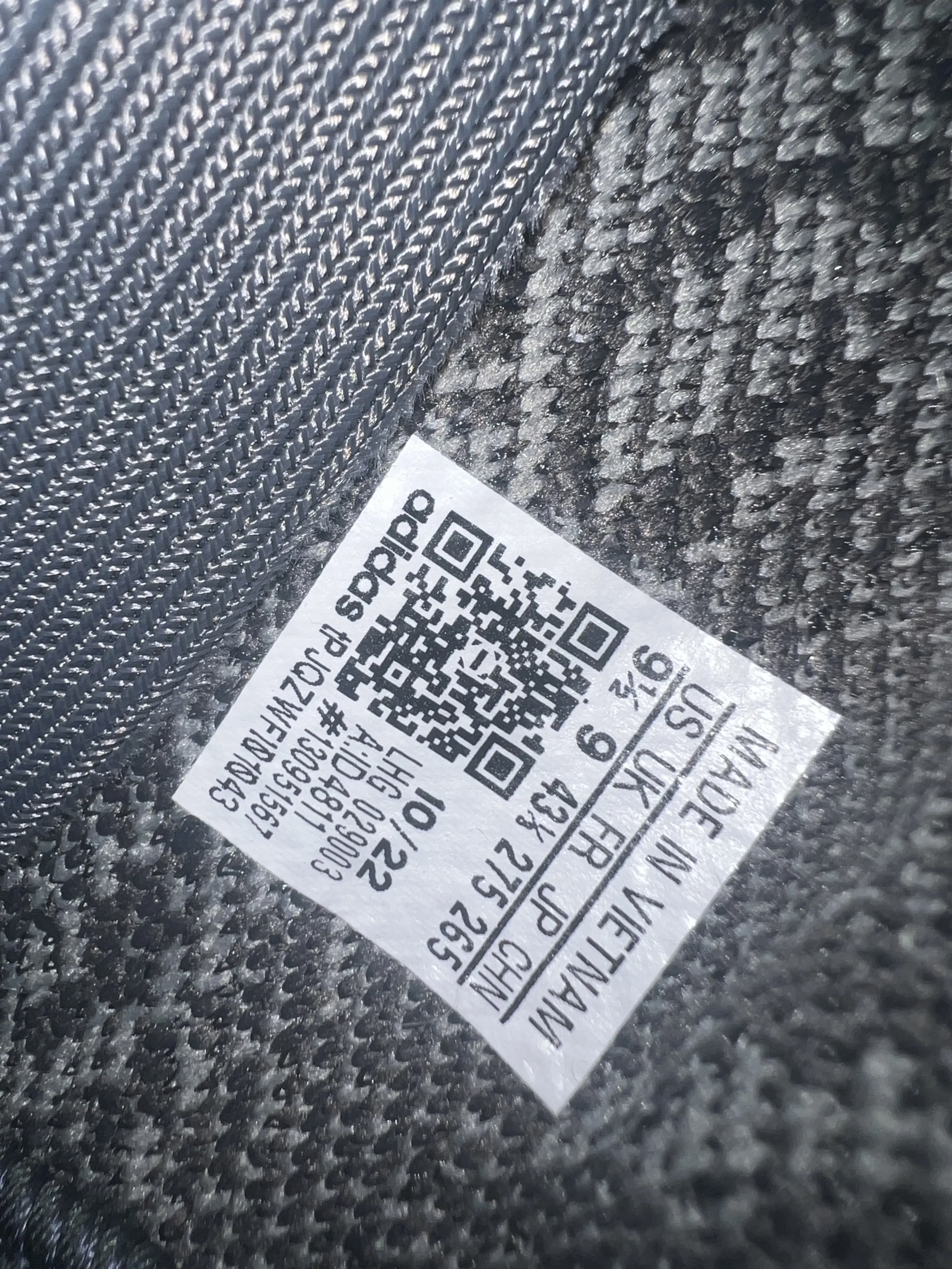 yeezy boost 350 v2 box label adidas Mono Clay while the webbing pull tab at the heel and three Synth Yeezy 350 Box Label