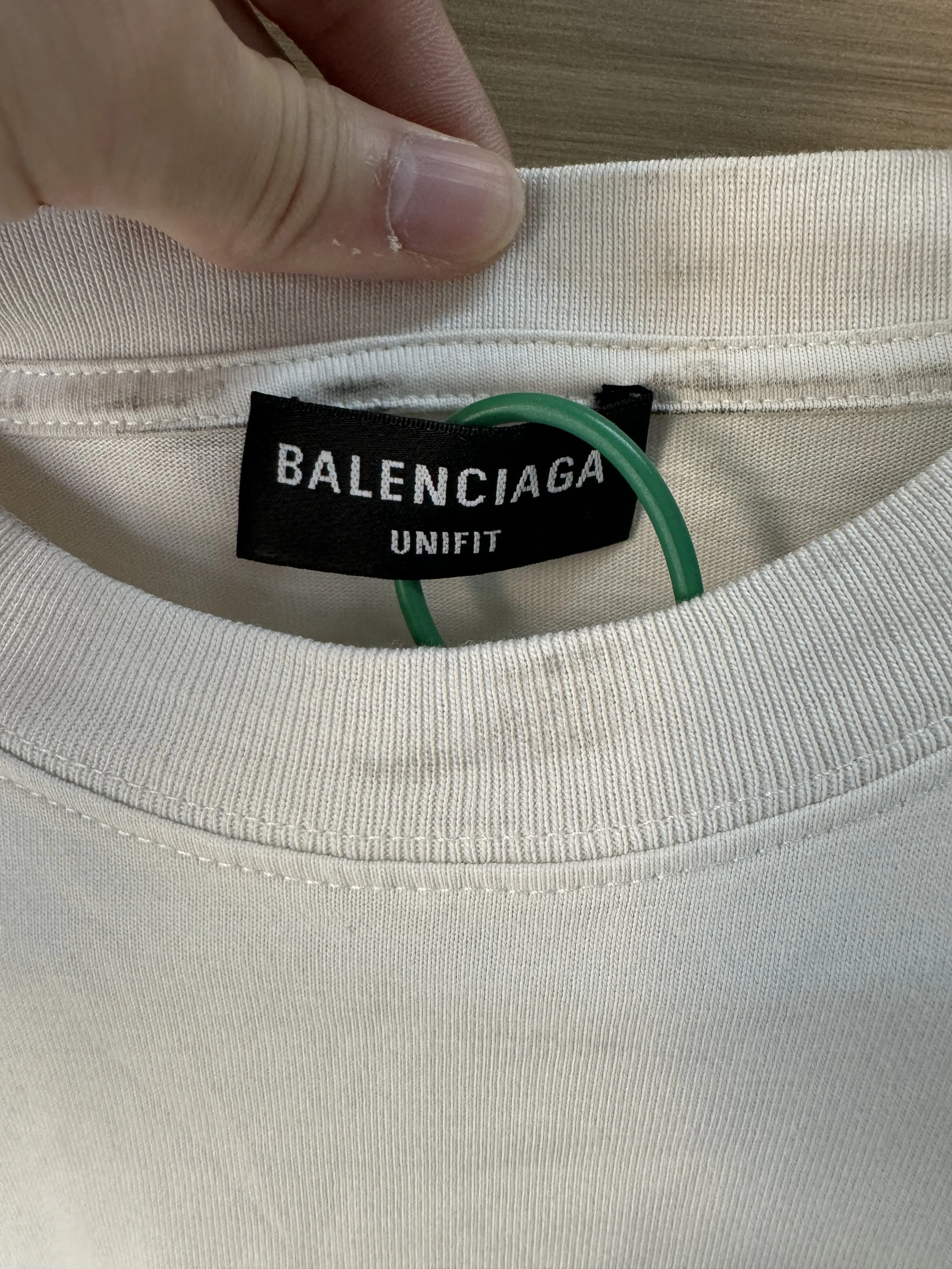 Balenciaga Logo Tee：Authentic vs Fake Guide - POIZON