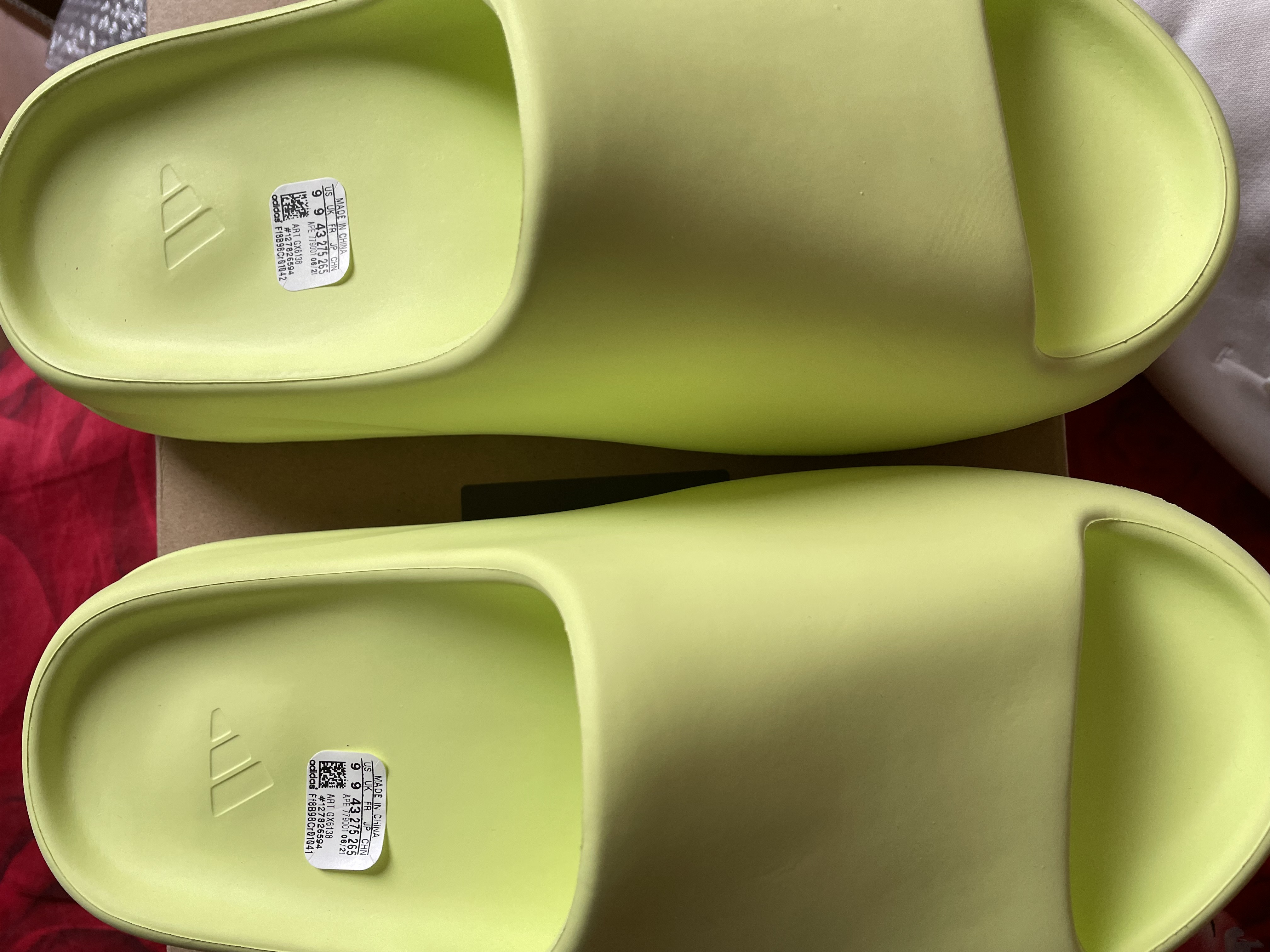 How to Legit Check：Yeezy Slides Green (2025) - POIZON
