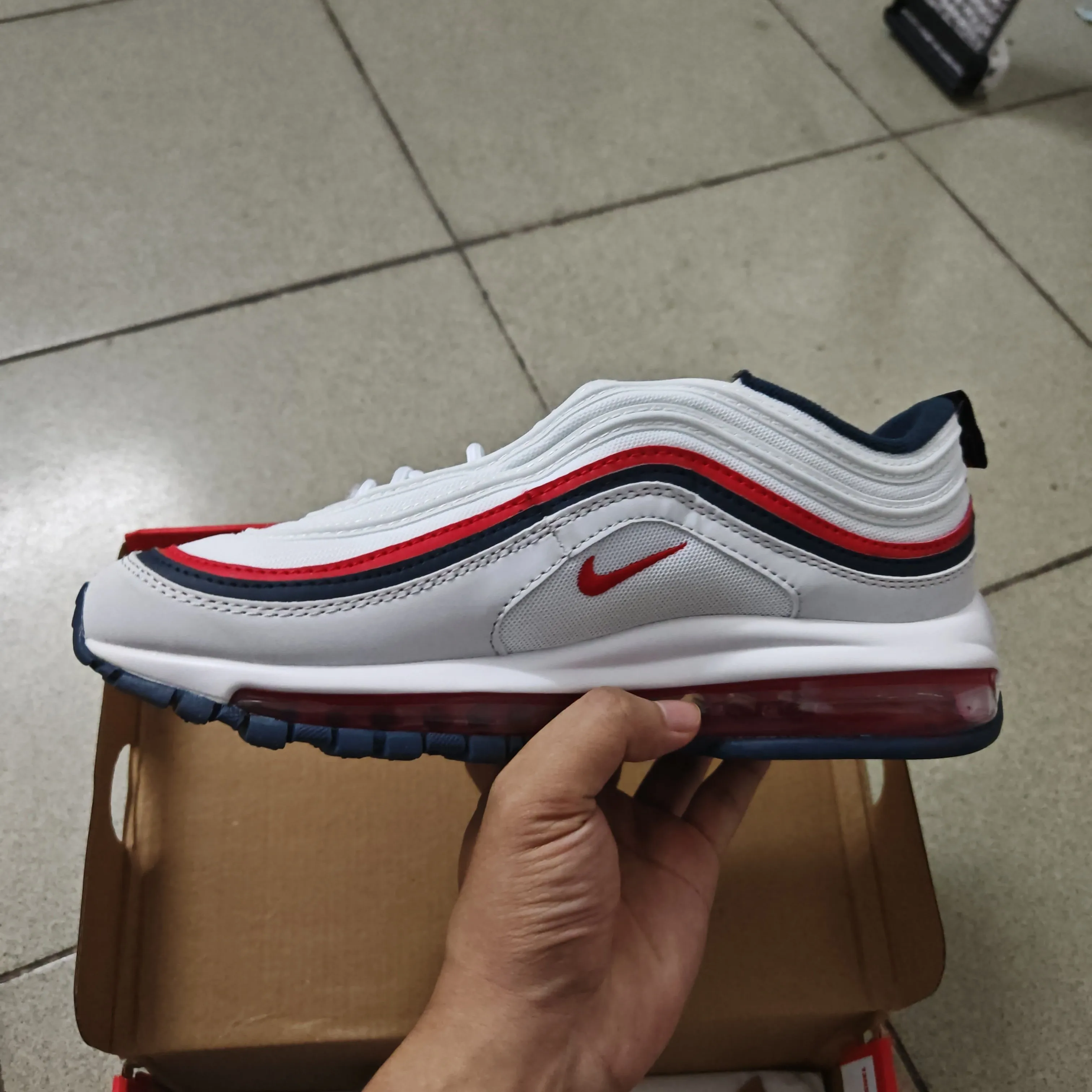 Nike Air Max 97 Red White：Real vs Fake Guide - POIZON