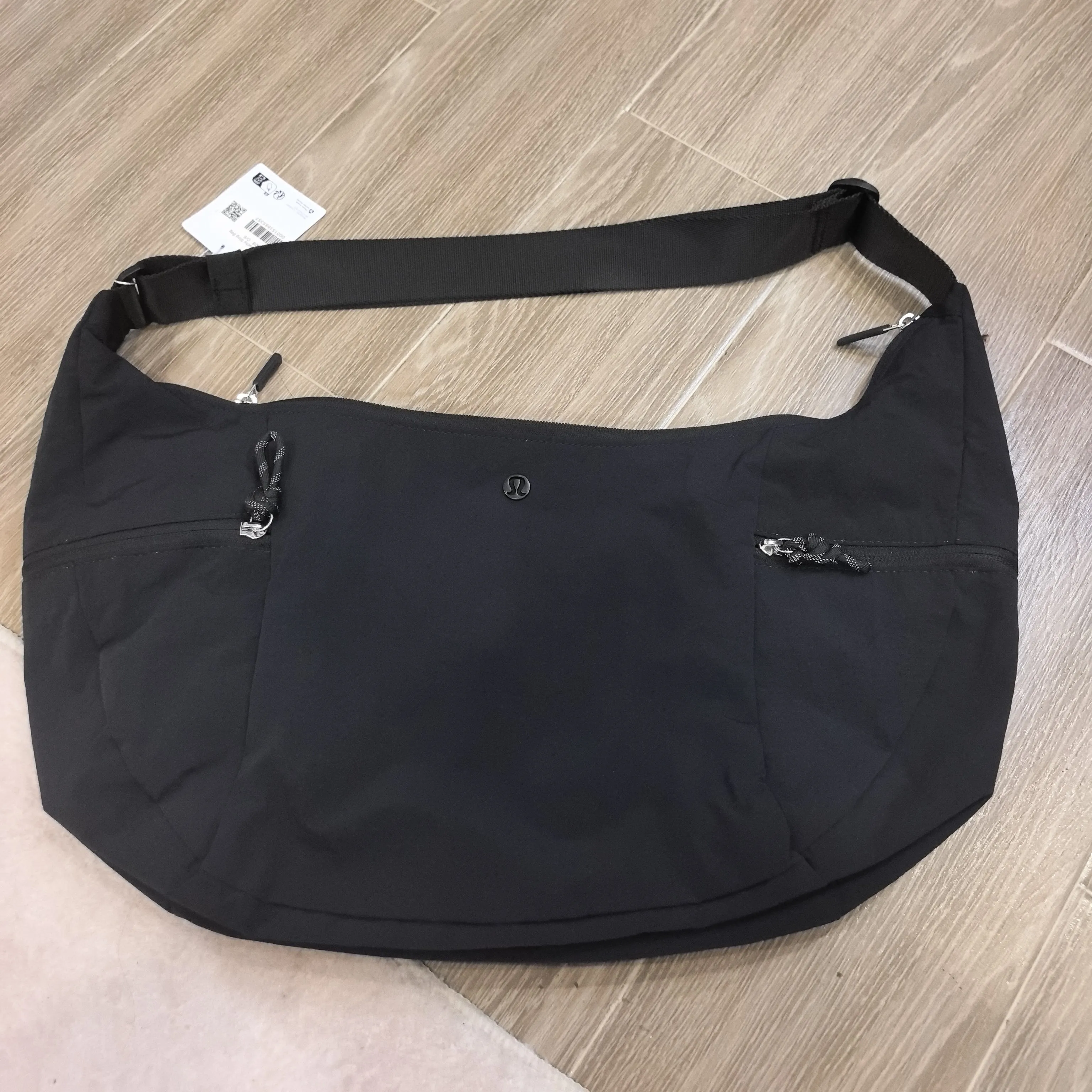 How to Spot FakeLululemon Christmas Bag Authenticity Check - POIZON How to Spot FakeLululemon Christmas Bag Authenticity Check - POIZON
