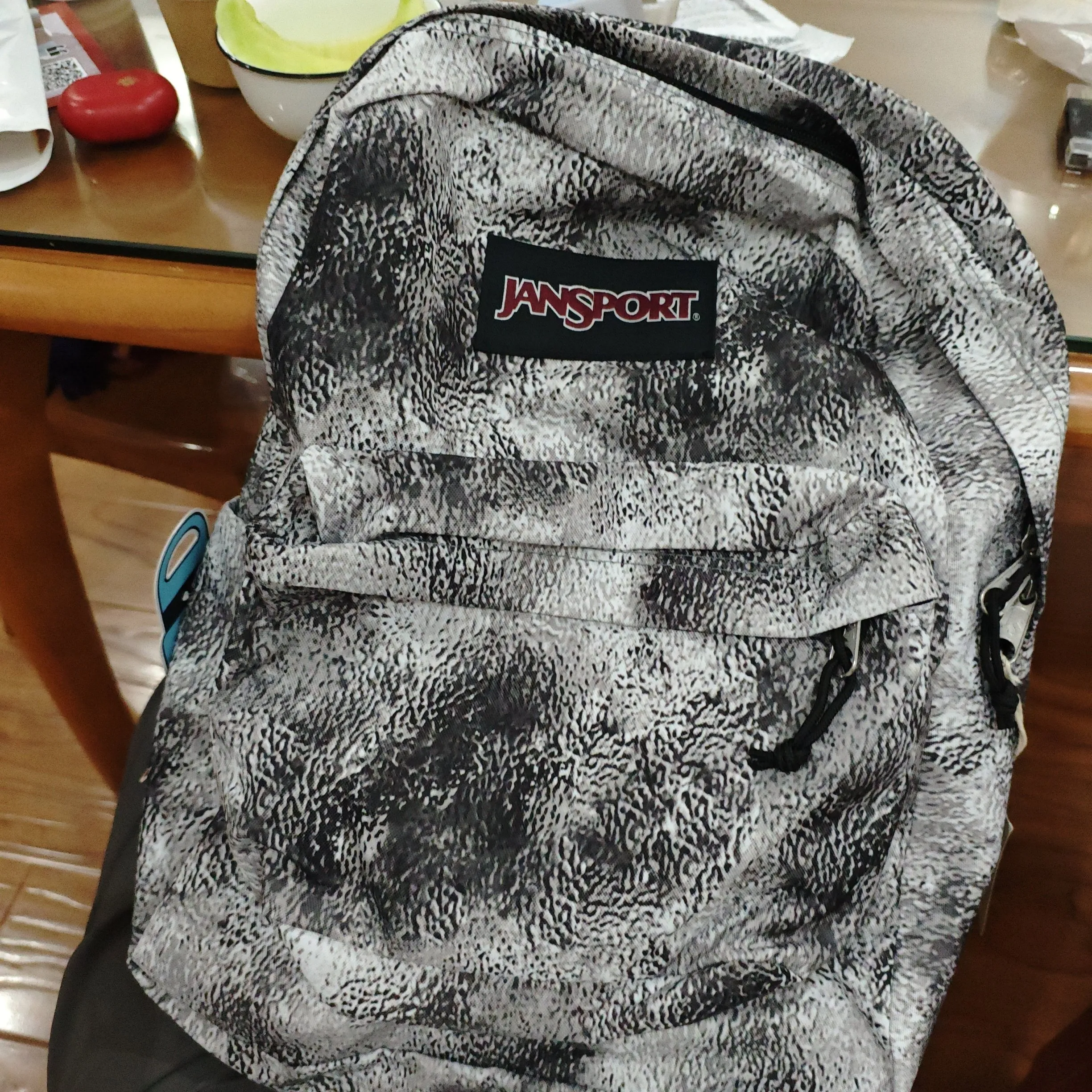 Real vs FakeJansport Backpack With Brown Bottom Authenticity Check (2025) - POIZON Real vs FakeJansport Backpack With Brown Bottom Authenticity Check (2025) - POIZON