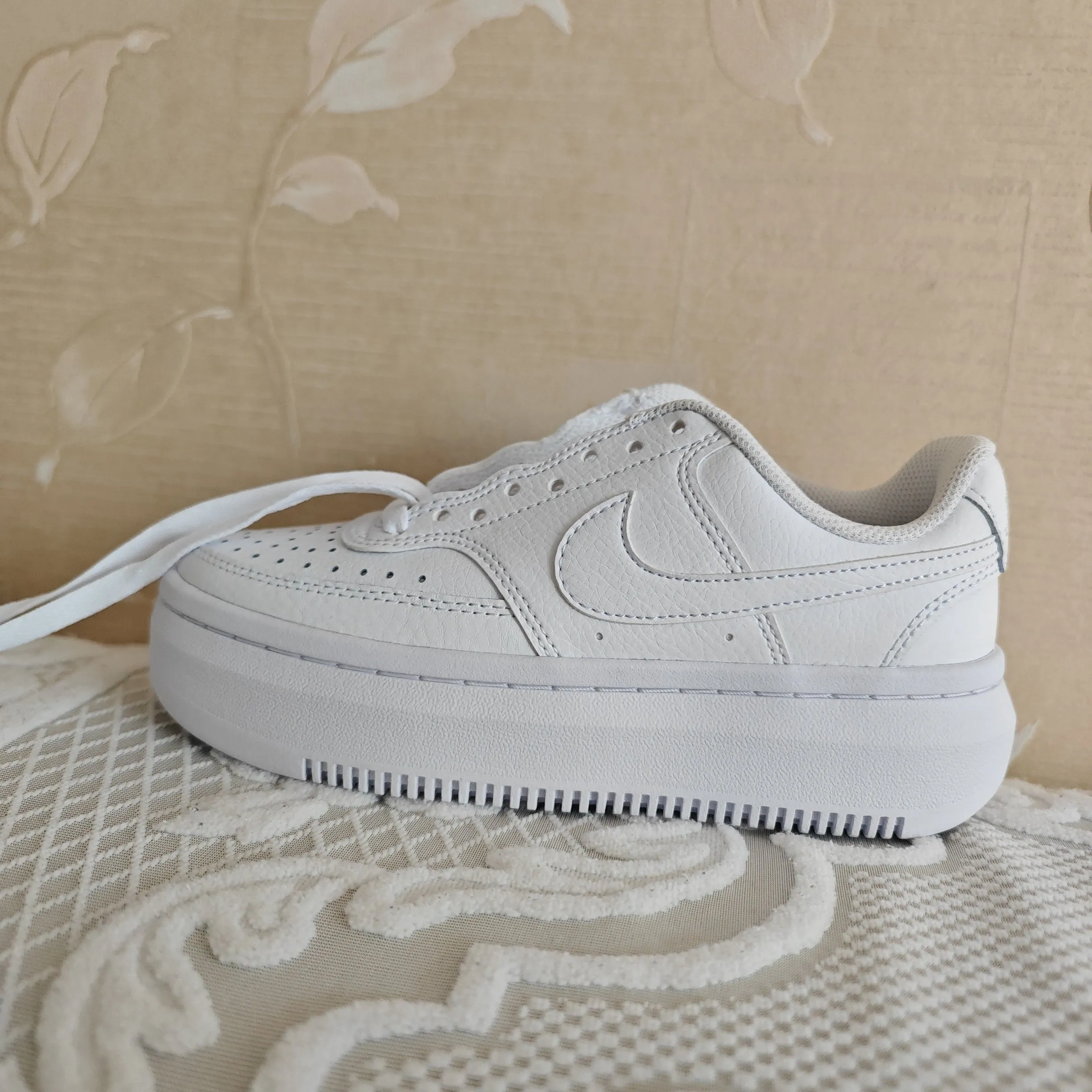 Nike Womens Court Vision Alta Sneaker Authenticity Check：Expert 