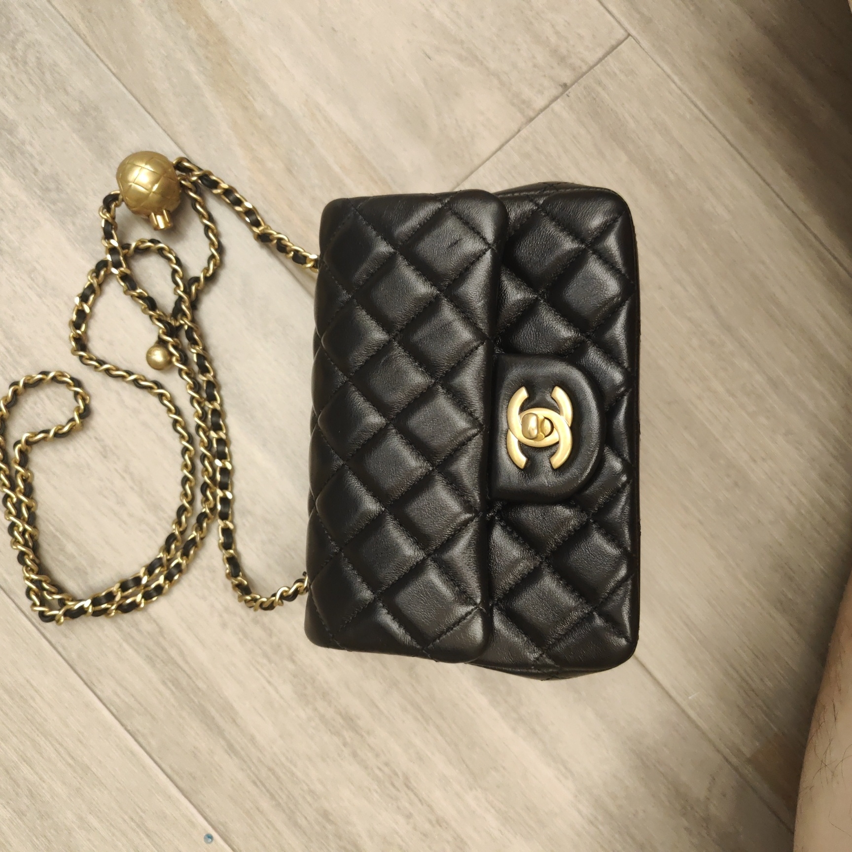 How to Legit Check：Black Chanel Bag (2025) - POIZON