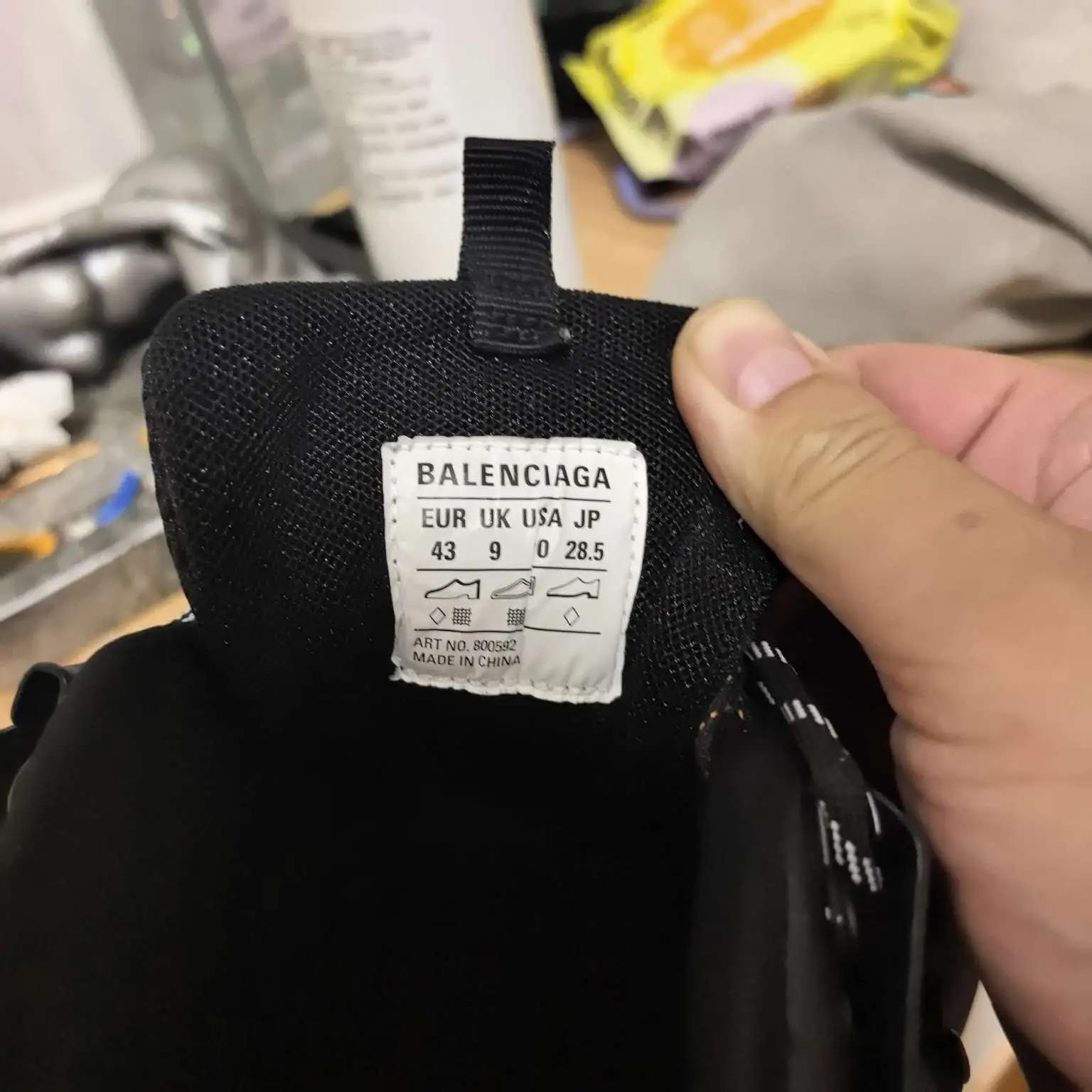 Track Sneaker Balenciaga：Real vs Fake Guide - POIZON