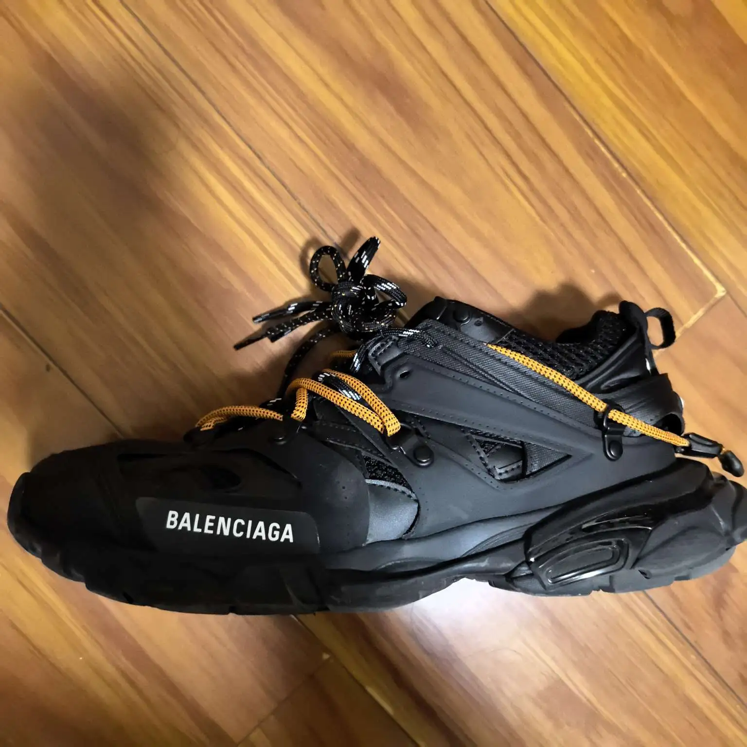 Track Sneaker Balenciaga：Real vs Fake Guide - POIZON