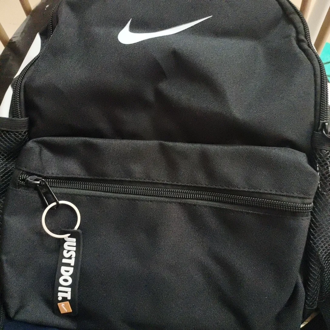 How to Spot FakeNike Backpack Bubble Straps - POIZON How to Spot FakeNike Backpack Bubble Straps - POIZON