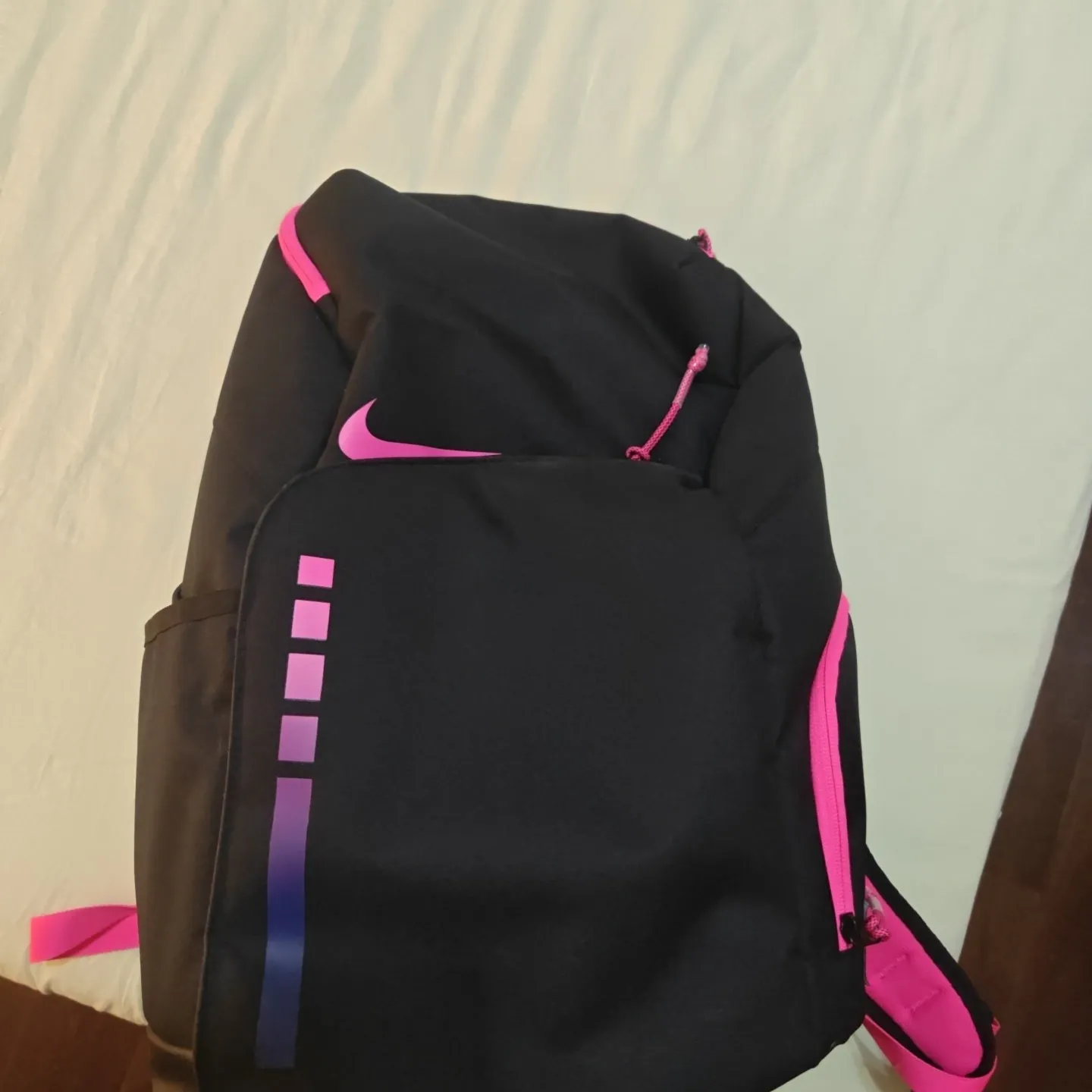 Nike Pink Elite BackpackAuthentic vs Fake Guide - POIZON Nike Pink Elite BackpackAuthentic vs Fake Guide - POIZON