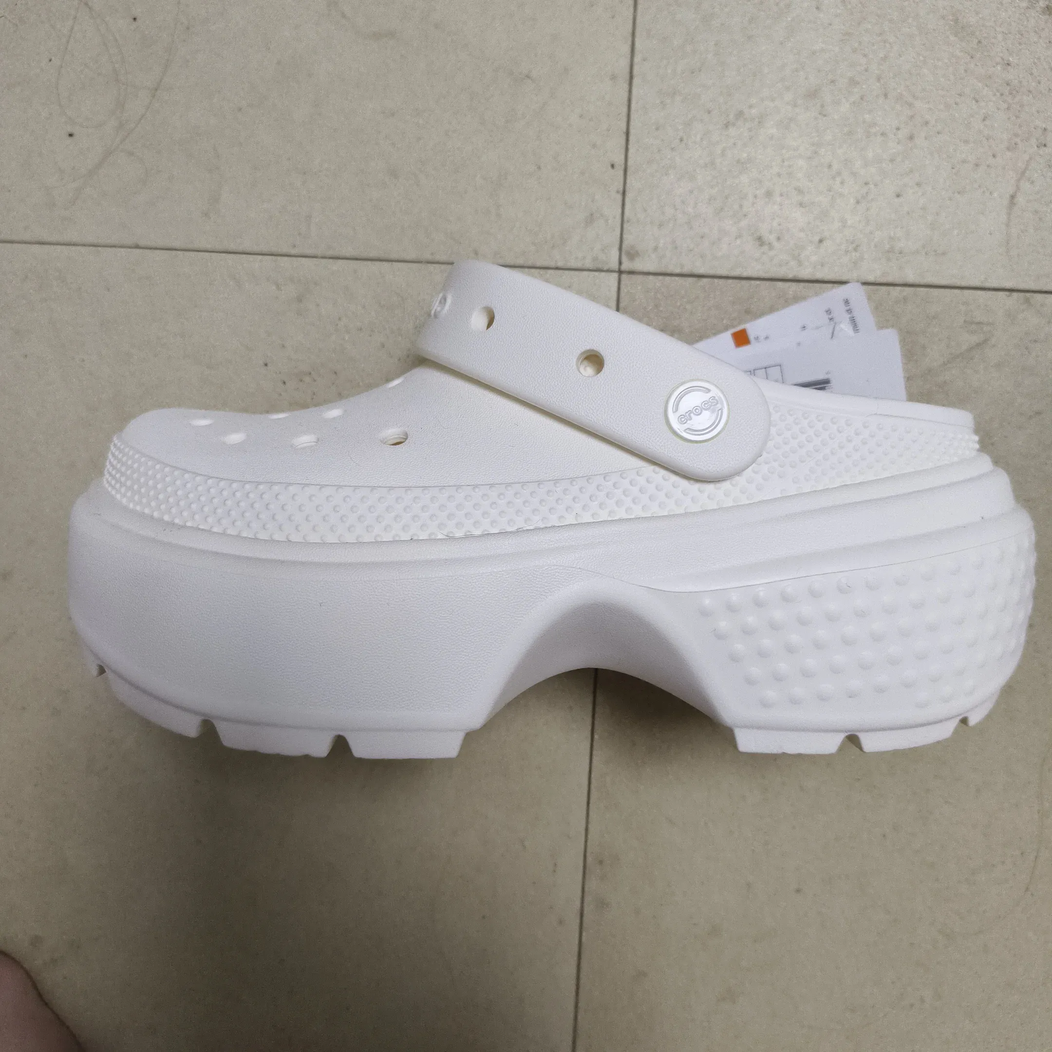 Real vs Fake：Iconic Crocs Comfort Women's Authenticity Check