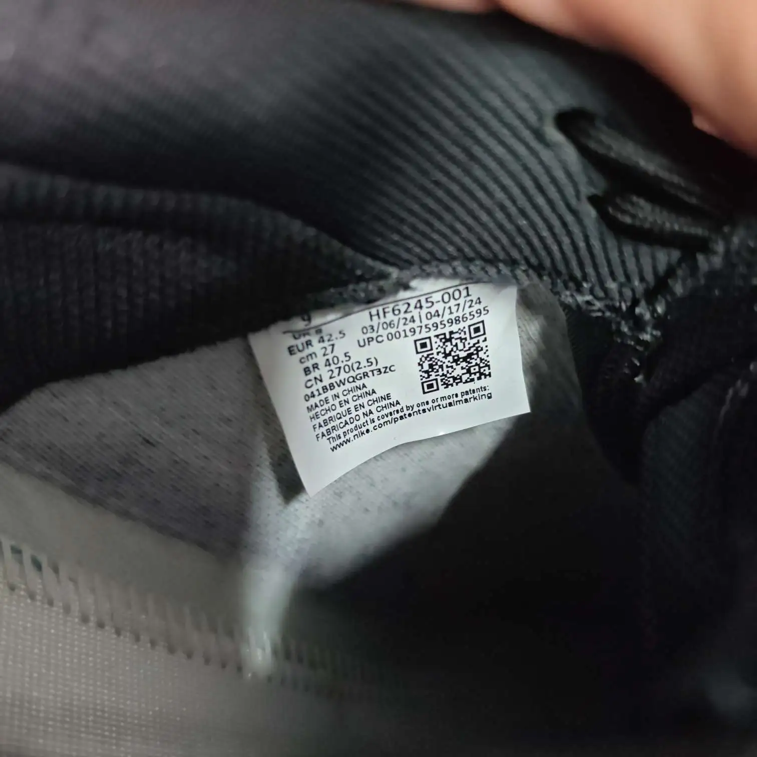 POIZONの徹底検証ガイド：Nike ACG Mountain Flyの真偽を見抜く