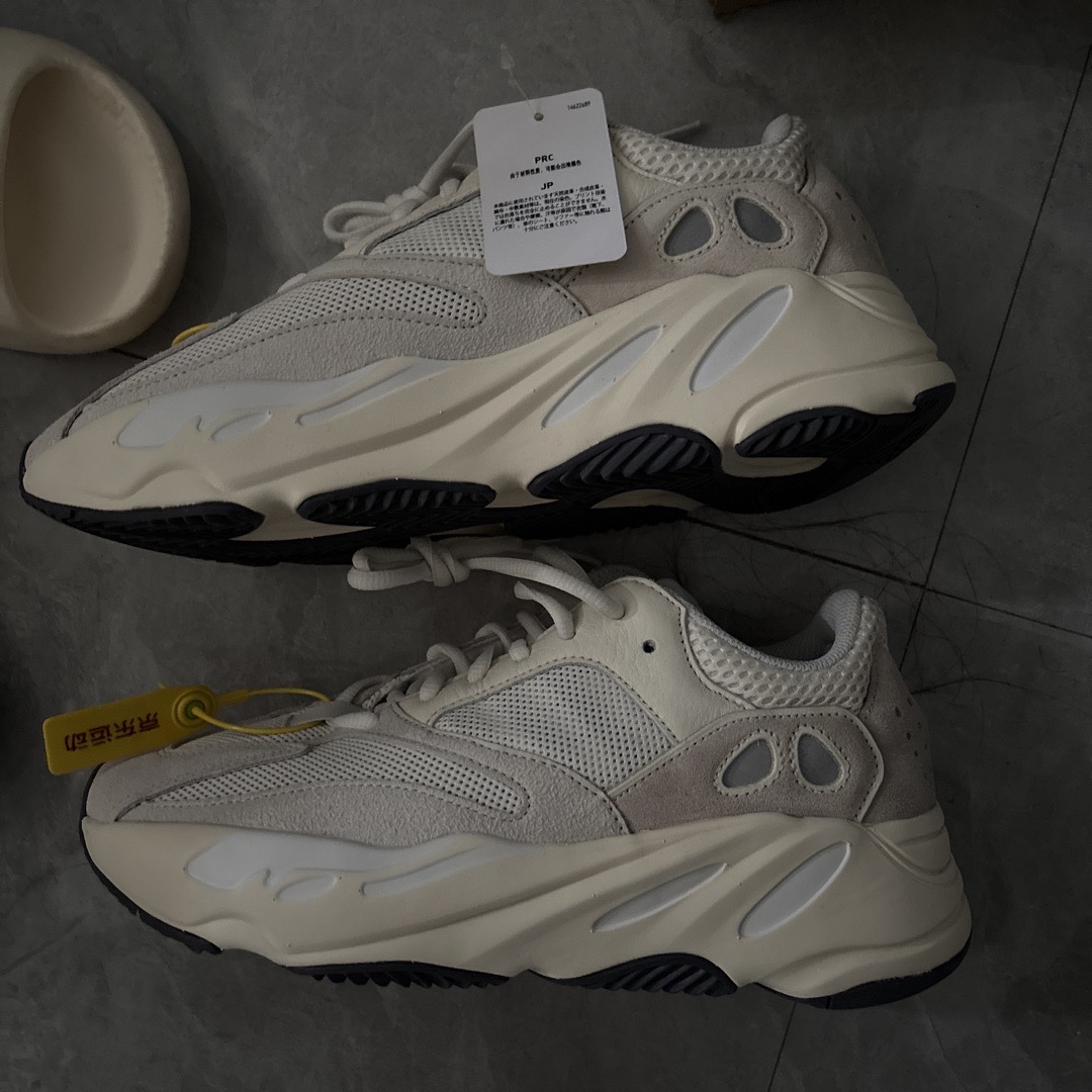 All White Yeezy 700 Authenticity Check：Key Points to Check - POIZON