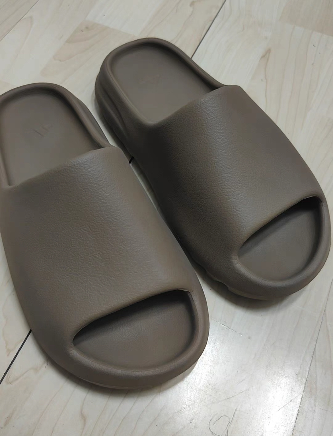 How to Legit Check：Yeezy Slides Look Alike (2025) - POIZON