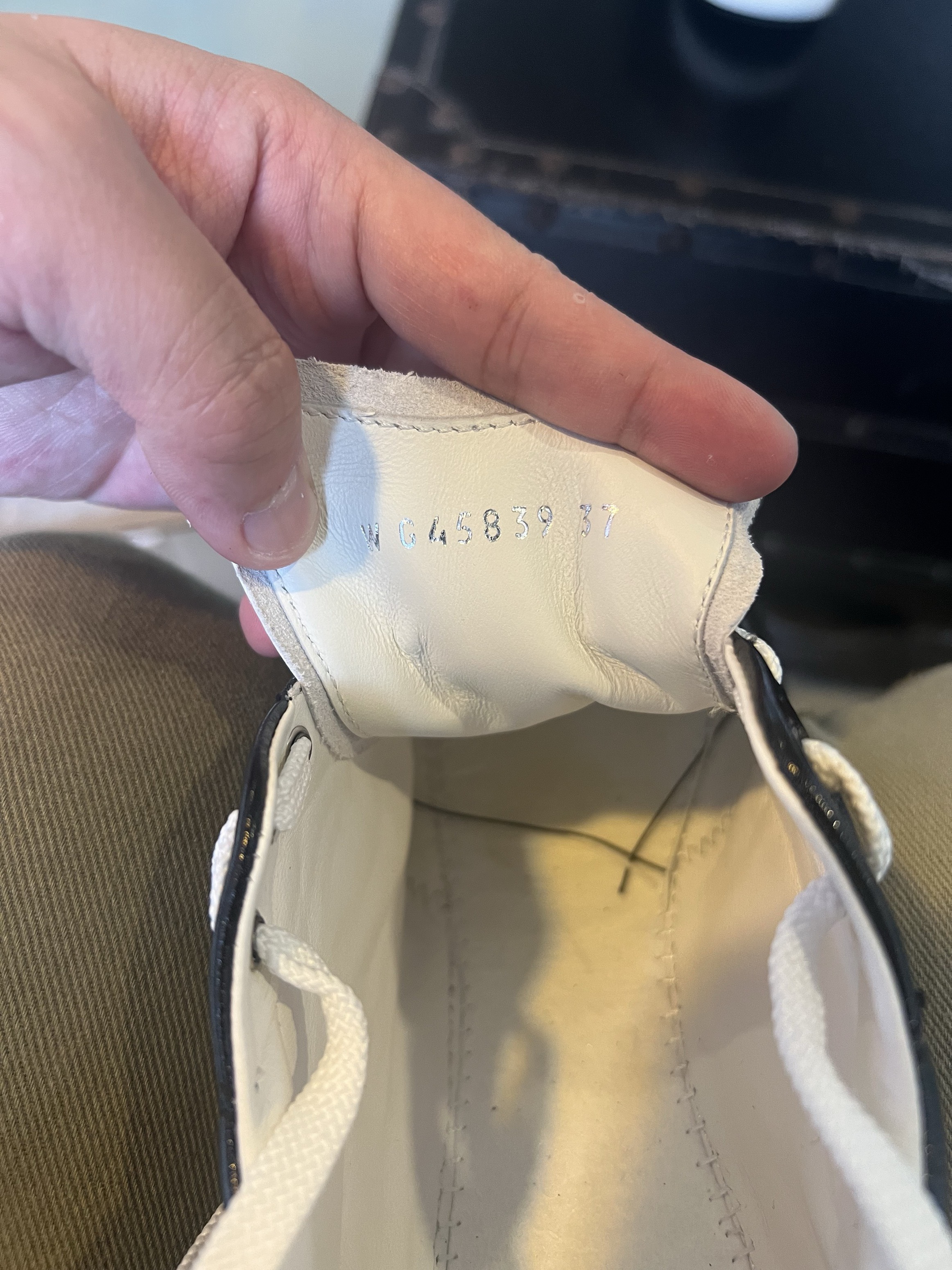 How to Legit Check：Black Chanel Sneakers Women (2025) - POIZON