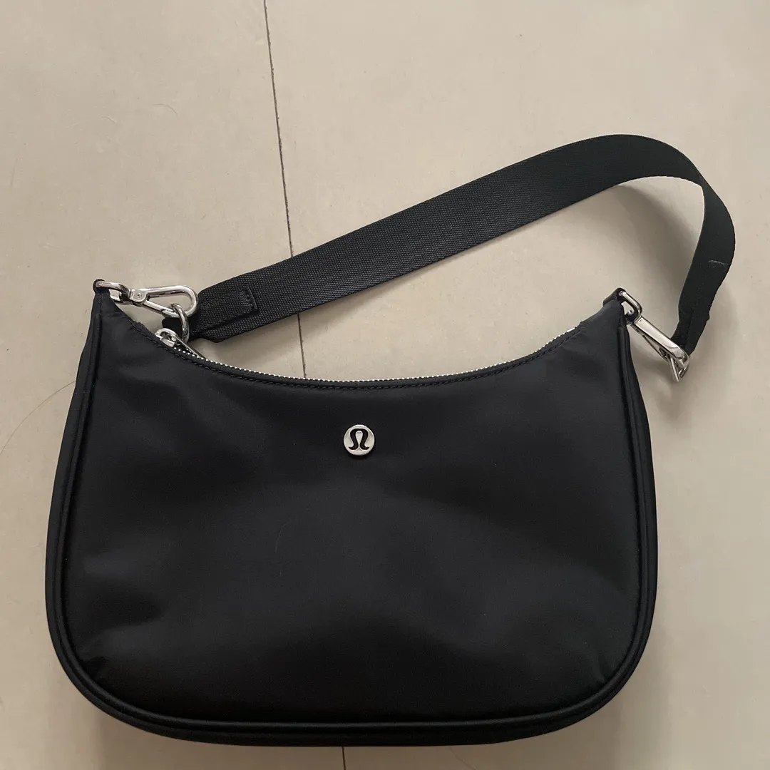 Lululemon Dupe Bag Authenticity CheckHow to Spot a Fake Pair - POIZON Lululemon Dupe Bag Authenticity CheckHow to Spot a Fake Pair - POIZON