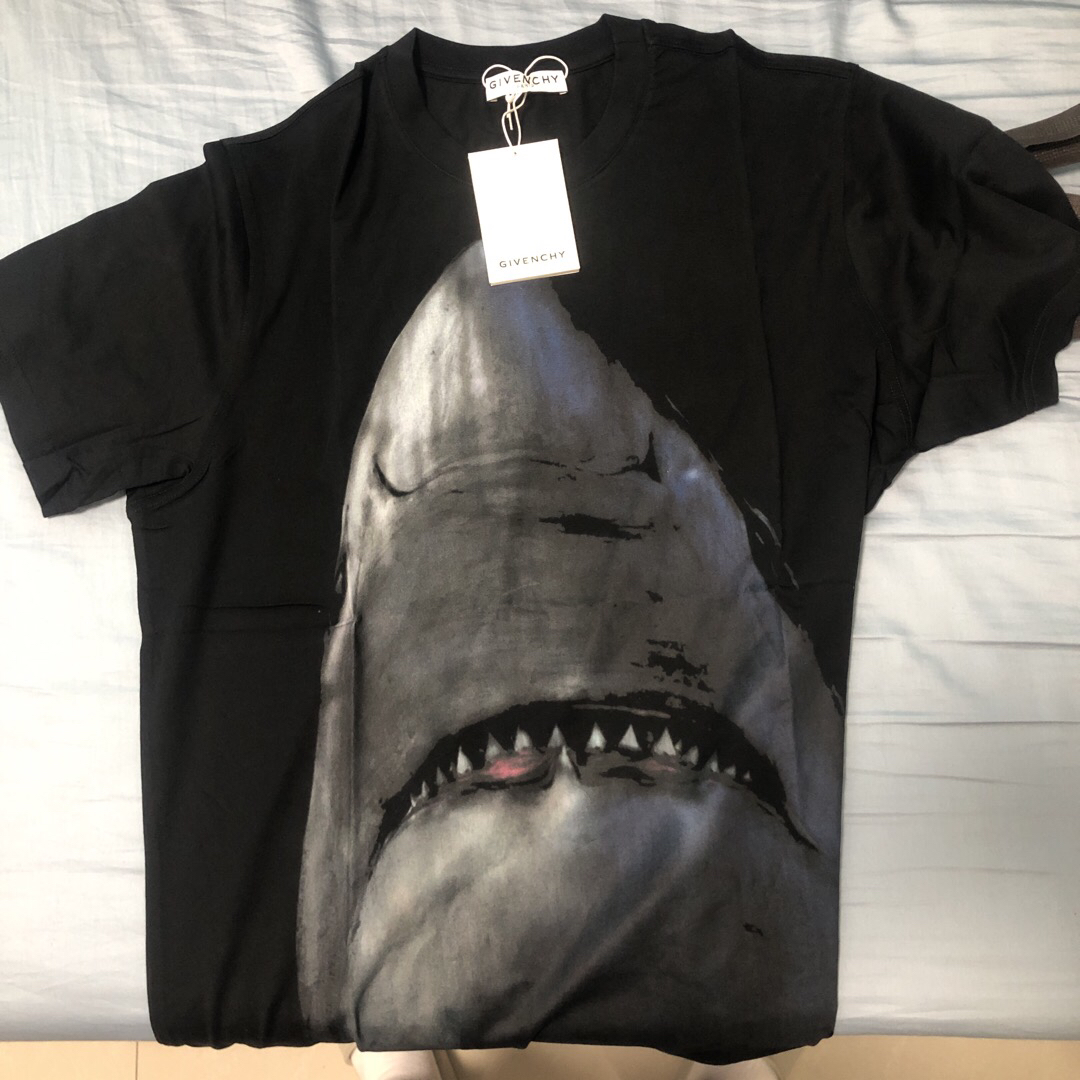 How to Spot Fake：T Shirt Givenchy Shark - POIZON