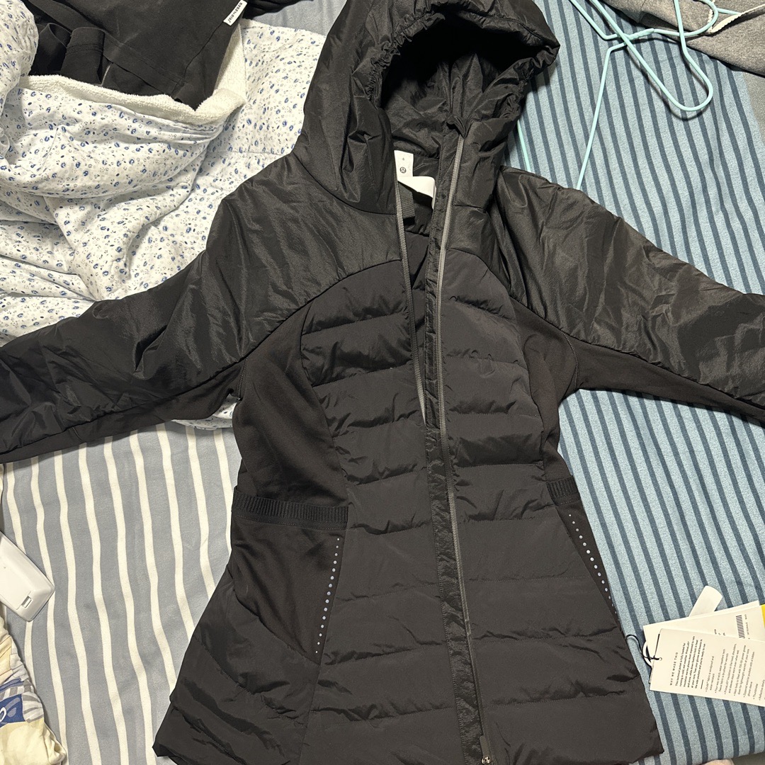 Real vs Fake：Down for It All Lululemon Jacket Authenticity Check