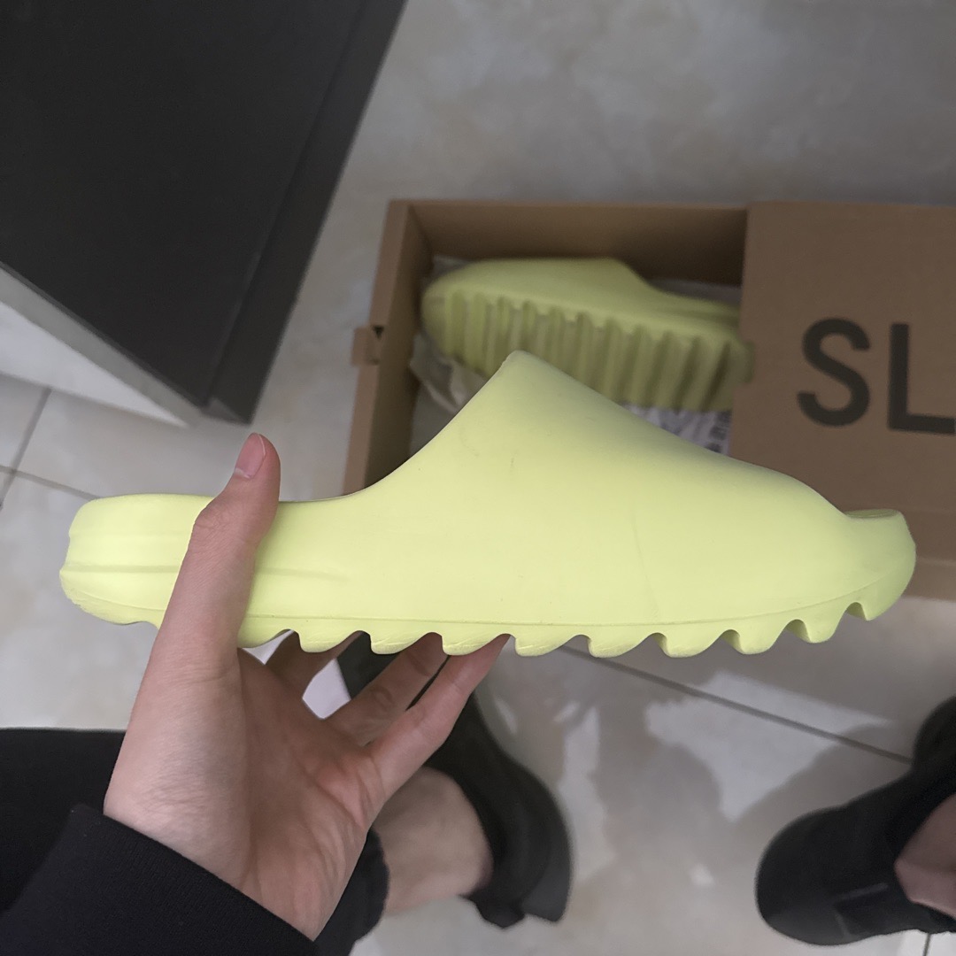How to Legit Check：Yeezy Slides Green (2025) - POIZON
