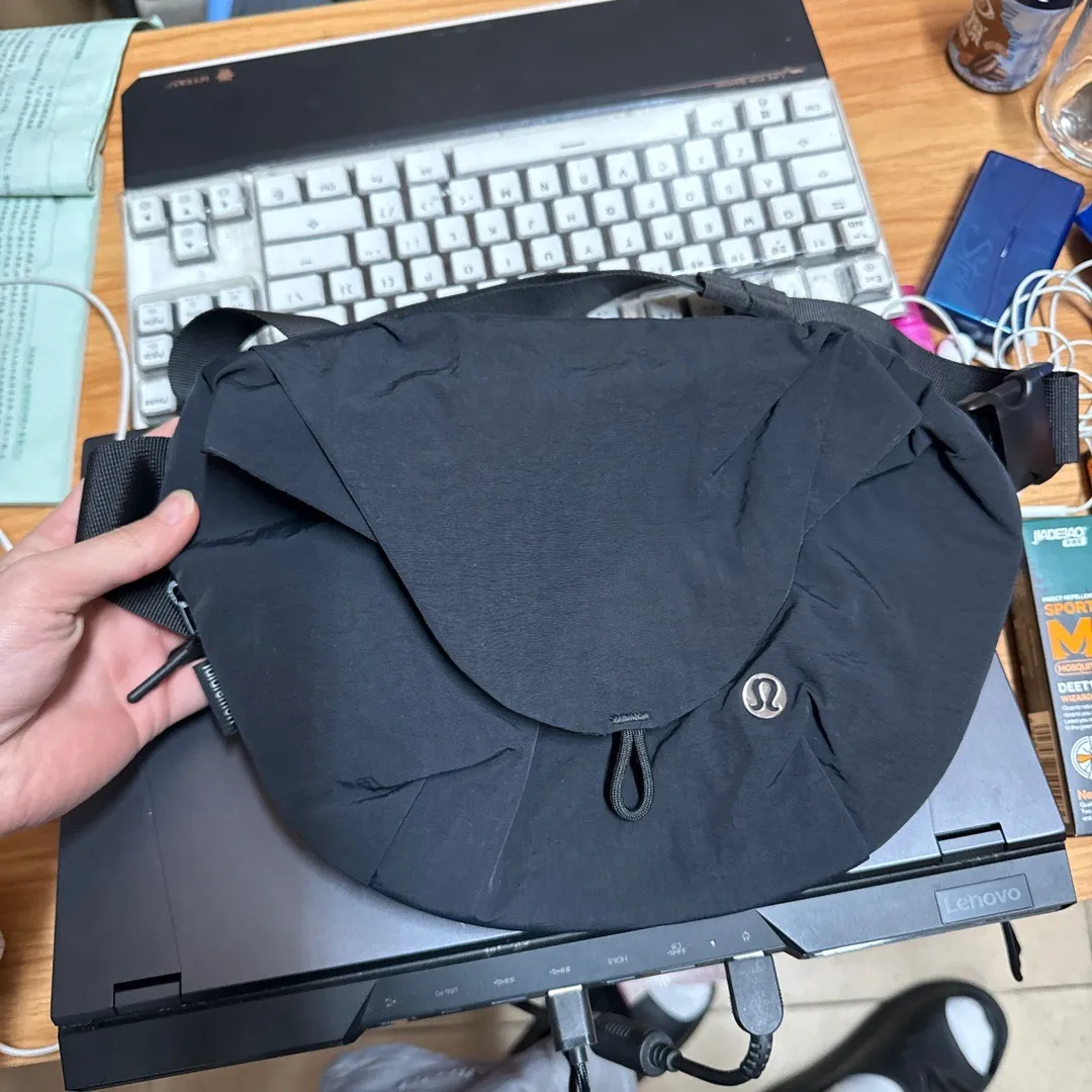 Lululemon Purse Bag Authenticity CheckExpert Guide (2025) - POIZON Lululemon Purse Bag Authenticity CheckExpert Guide (2025) - POIZON