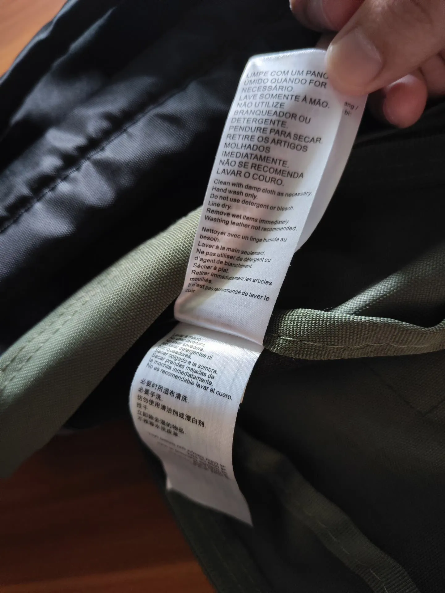jansport backpack care instructions tag Jansport Backpack Colors：How to Spot Fakes (2025)