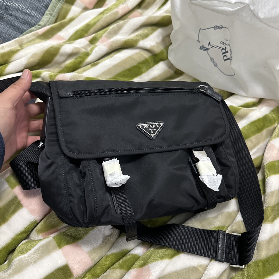 Mens Prada Messenger Bag：Real vs Fake Guide - POIZON