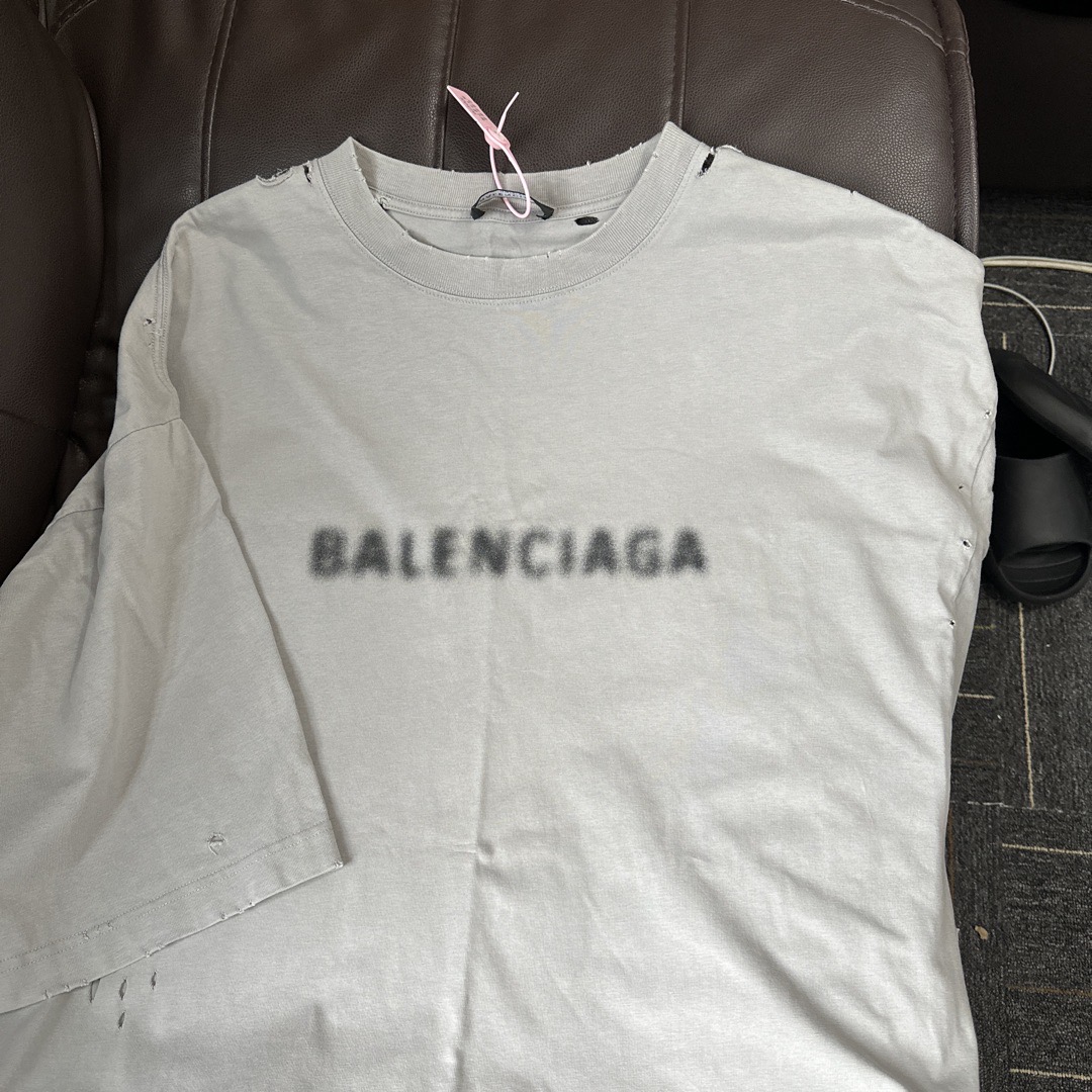 Balenciaga Logo Tee：Authentic vs Fake Guide - POIZON