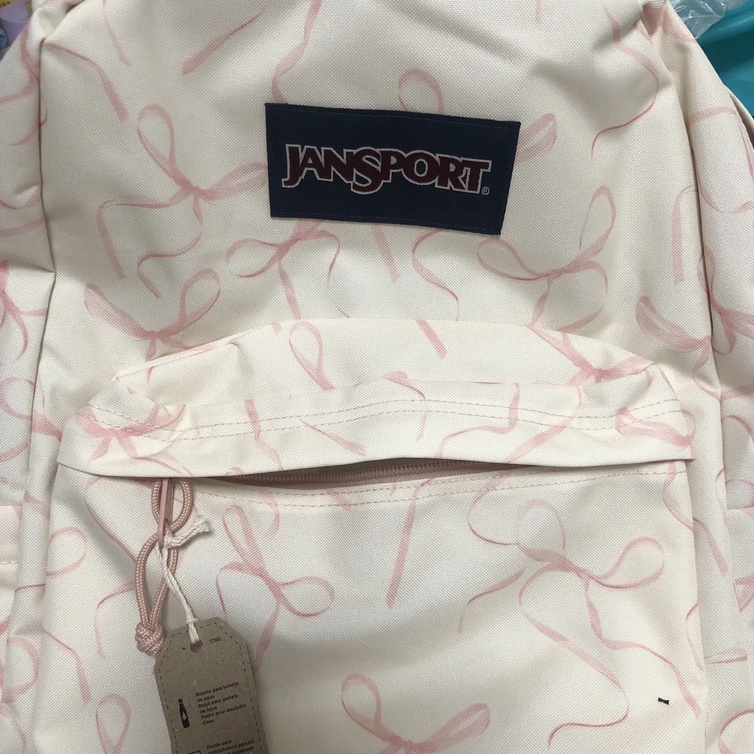 White Jansport BackpackAuthentic vs Fake Guide - POIZON White Jansport BackpackAuthentic vs Fake Guide - POIZON