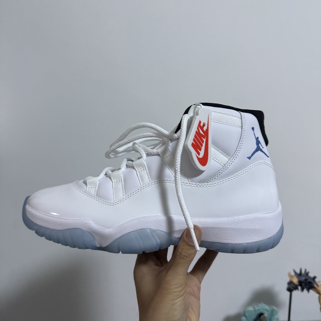 How to Spot Fake：Jordan 11 Blue Legends - POIZON