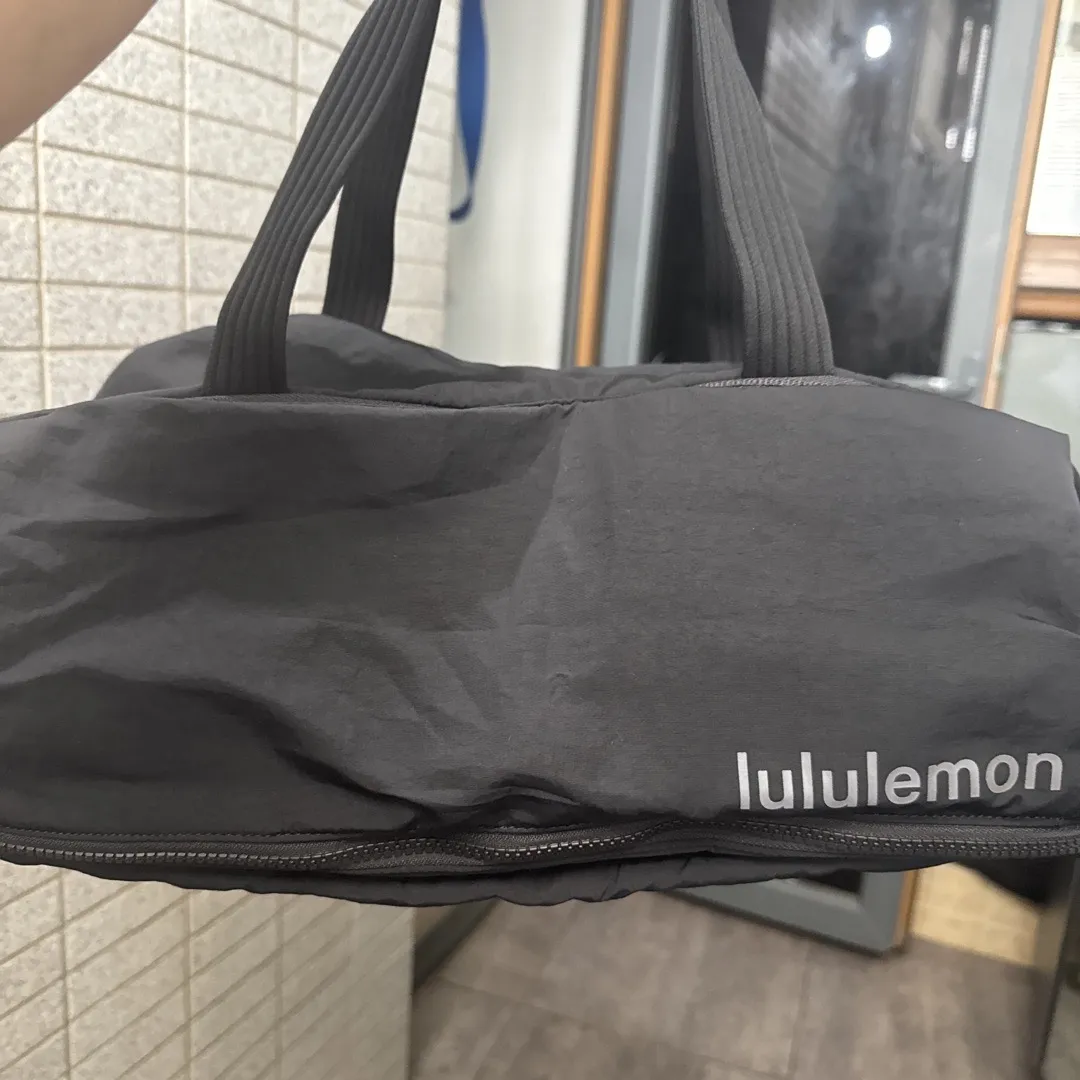 Lululemon Athletica Gym BagAuthentic vs Fake Guide - POIZON Lululemon Athletica Gym BagAuthentic vs Fake Guide - POIZON