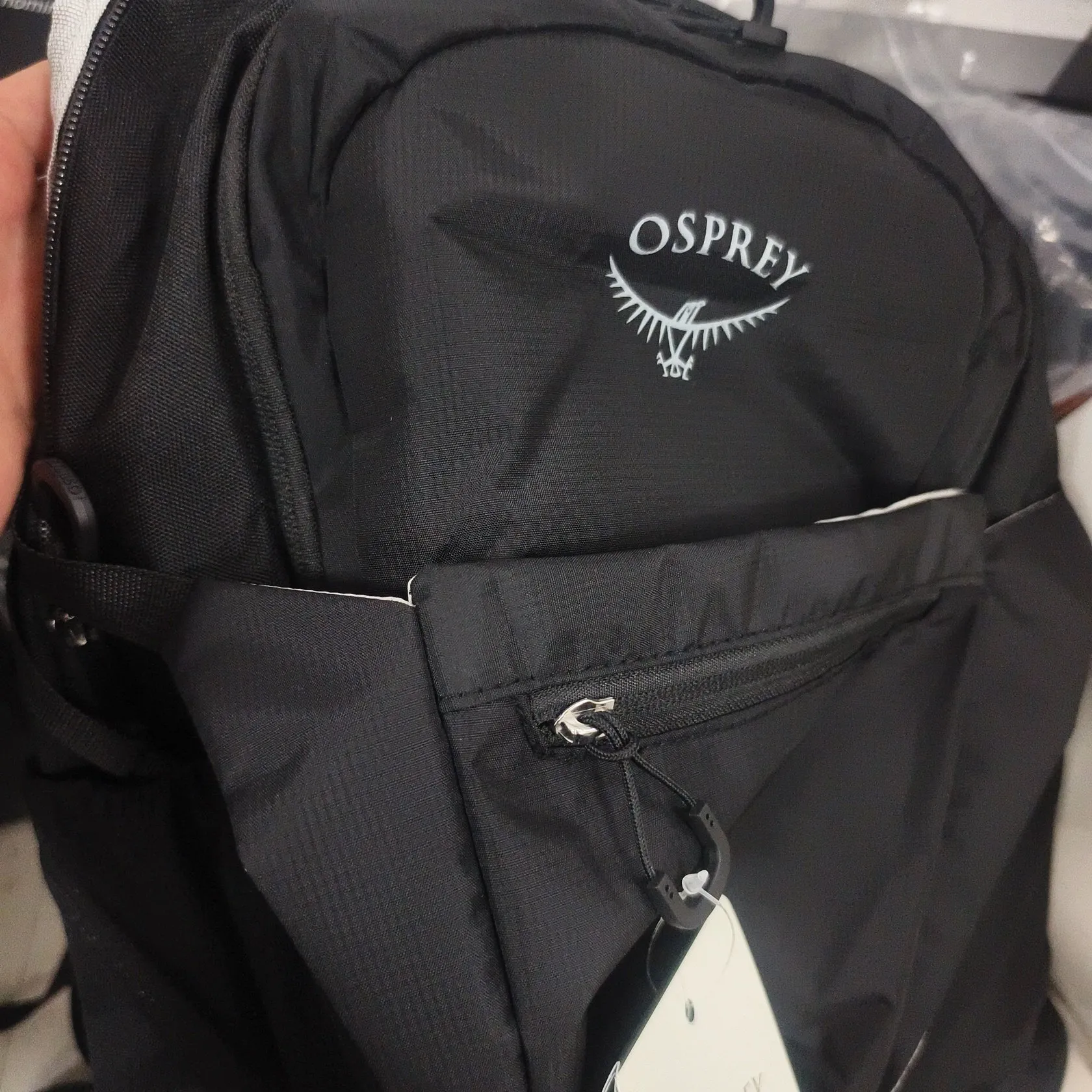do they make fake osprey backpacks Is this backpack on Amazon legitimate or a knockoff? : r/backpacks Is this osprey Aura real?