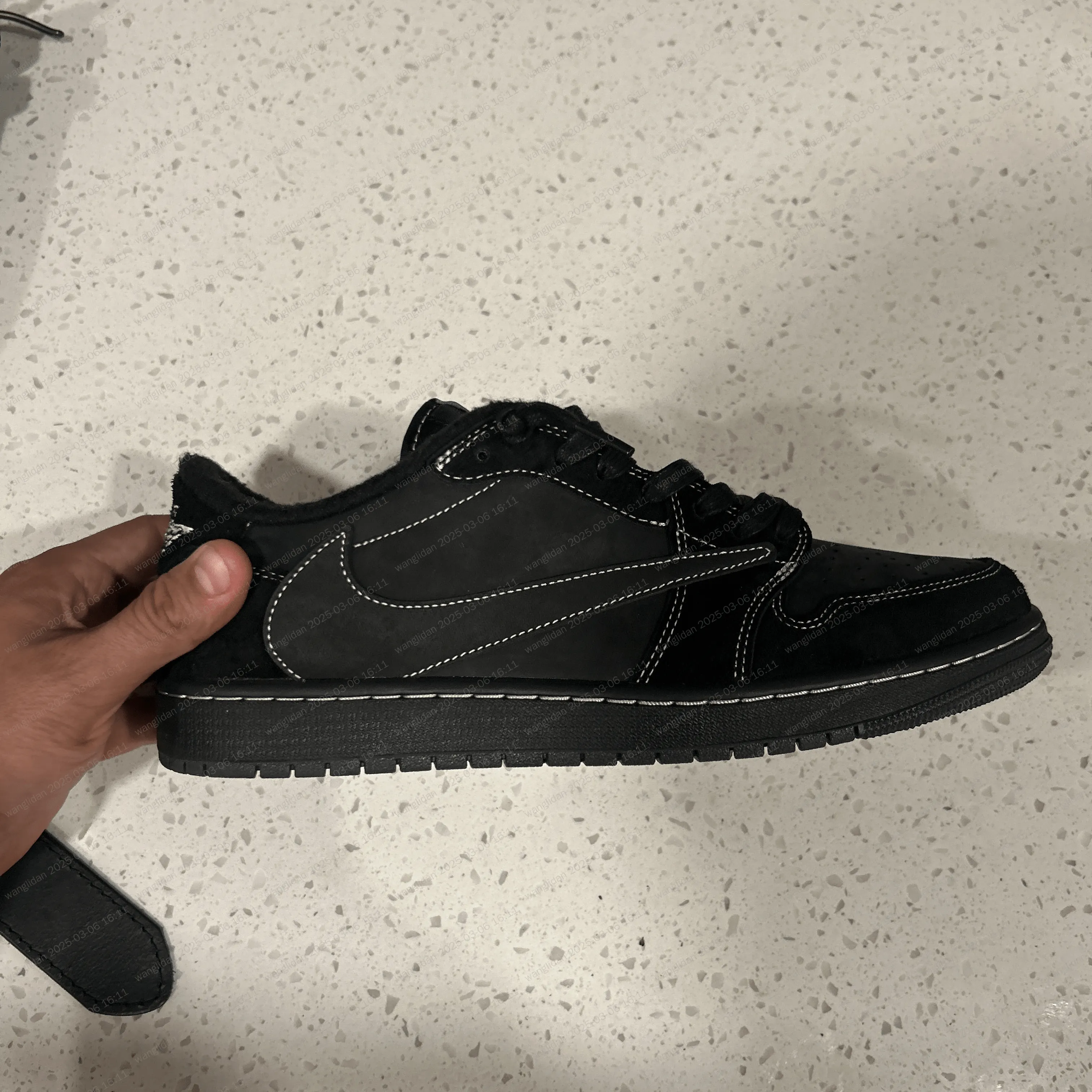 How to Spot Fake:Jordan 1 Low Mocha Travis Scott - POIZON How to Spot Fake:Jordan 1 Low Mocha Travis Scott - POIZON